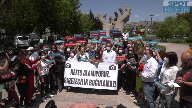 Gazeteciler, AFP muhabiri Bülent Kılıç’a yönelik polis müdahalesine karşı sokağa çıktı