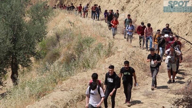 Binlerce Afgan kaçak göçmen Türkiye’ye geliyor