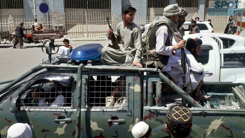 Kabil’de çalışan gazeteci dehşeti anlattı: Taliban kapı kapı geziyor…