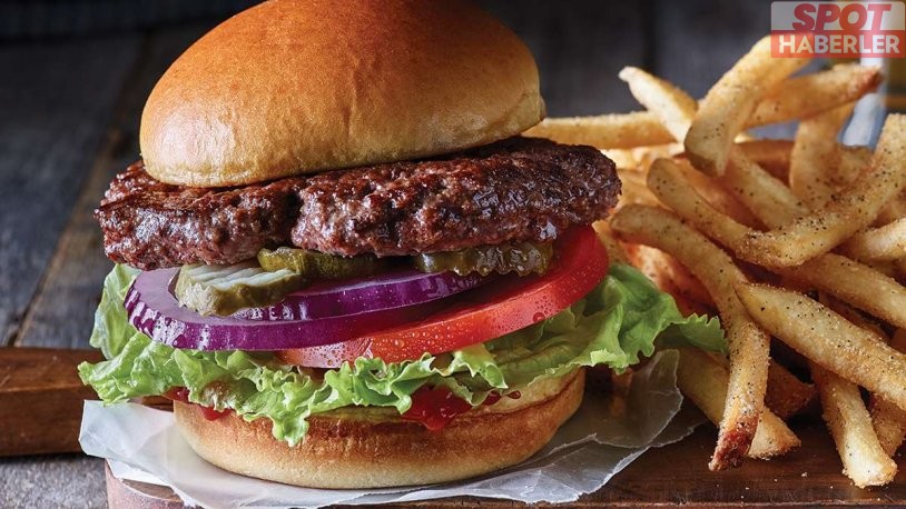 Yediği hamburgerin içinden insan parmağı çıktı!