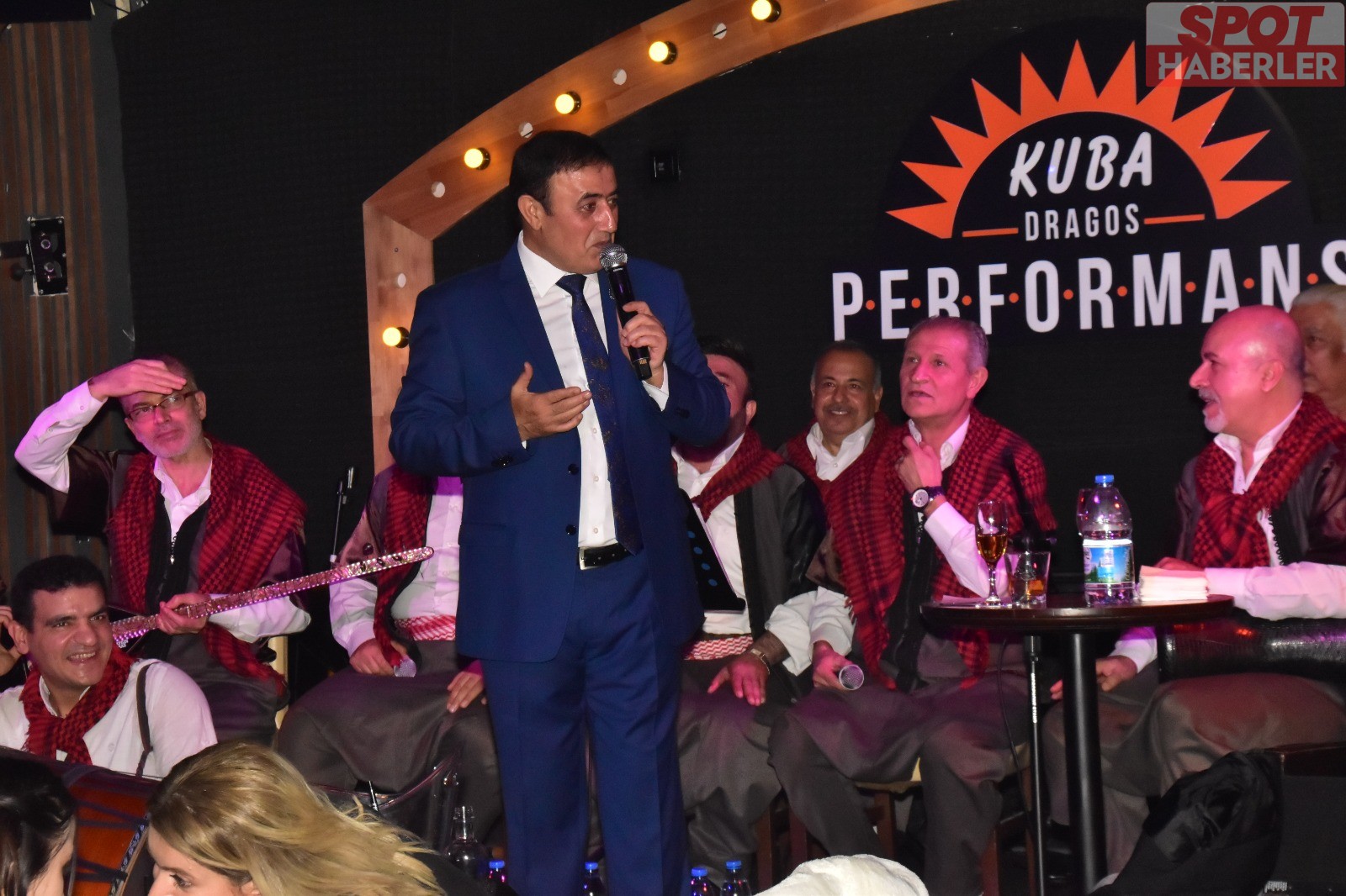 Kuba Dragos ünlü türkücü Mahmut Tuncer’i sahnesinde ağırladı