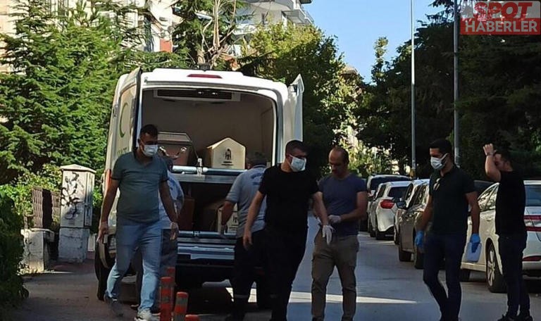 4 Aydır Haber Alınamayan Yaşlı Adamın Kapısına Gelen Bankacılar Korkunç Gerçeği Ortaya Çıkardı