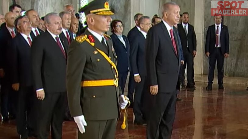 Devlet erkanı Büyük Zafer’in 100’üncü yılında ulu önder Atatürk’ün huzurunda
