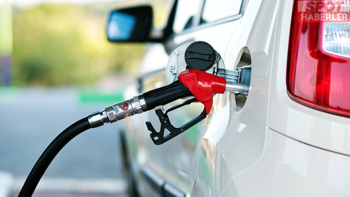 Pazartesi gece yarısından itibaren geçerli olmak üzere benzine zam yolda