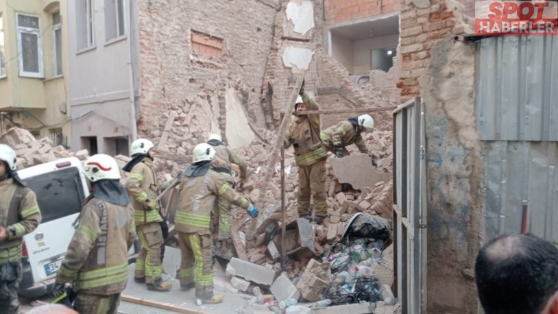 İstanbul Beyoğlu’nda bina çöktü