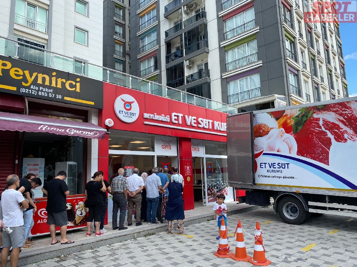 Ete 20 TL Daha Az Vermek İçin Vatandaşlar Sabaha Karşı Kuyruğa Girdi