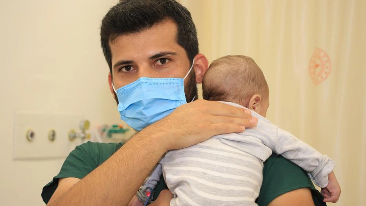 Manisa’da eşini bıçaklayan zanlı, kaçırdığı bebeğini de hastaneye bırakıp kaçtı