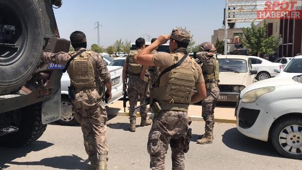 Sağlık kontrolüne getirilen şüpheli, jandarma aracından inerken öldürüldü