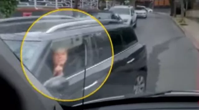 Maganda kadın hasta taşıyan ambulansa yol vermedi
