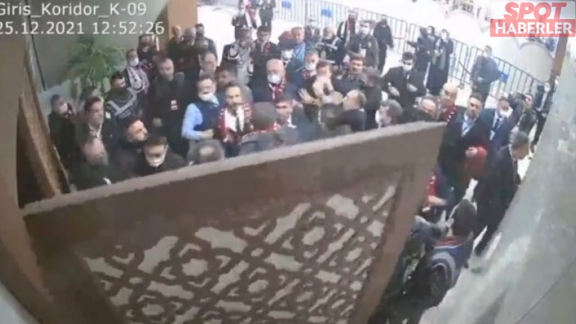 Burnunu kırmışlardı: Gaziantep Şehitkamil AKP İlçe Başkanı Mehmet Yılmaz polislere saldırdı