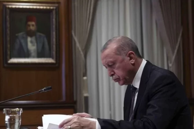 Erdoğan “ekonomistim” diyor ekonomi berbat, tarih bilgisi veriyor ‘tarih’ berbat!