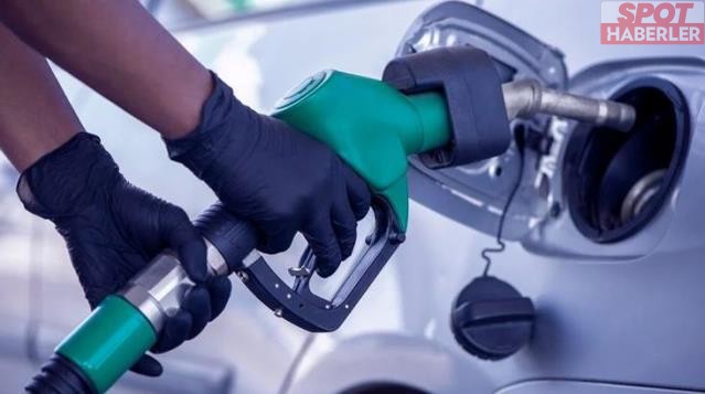 Bu gece yarısından itibaren benzine 1 lira 51 kuruş, motorine ise 2 lira 41 kuruş indirim gelmesi bekleniyor
