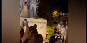İranlılar, Atatürk heykeli önünde İran rejimini protesto etti