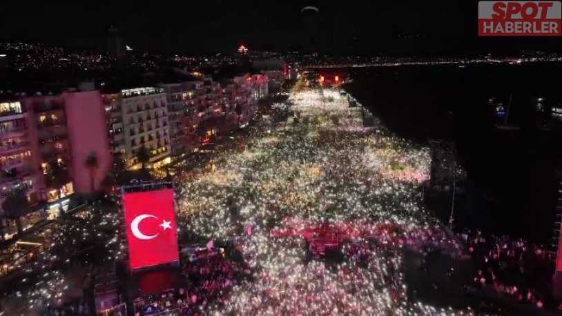İzmir’in Kurtuluşu’nun 100. yıl dönümü kutlamalarına yüz binlerce kişi katıldı