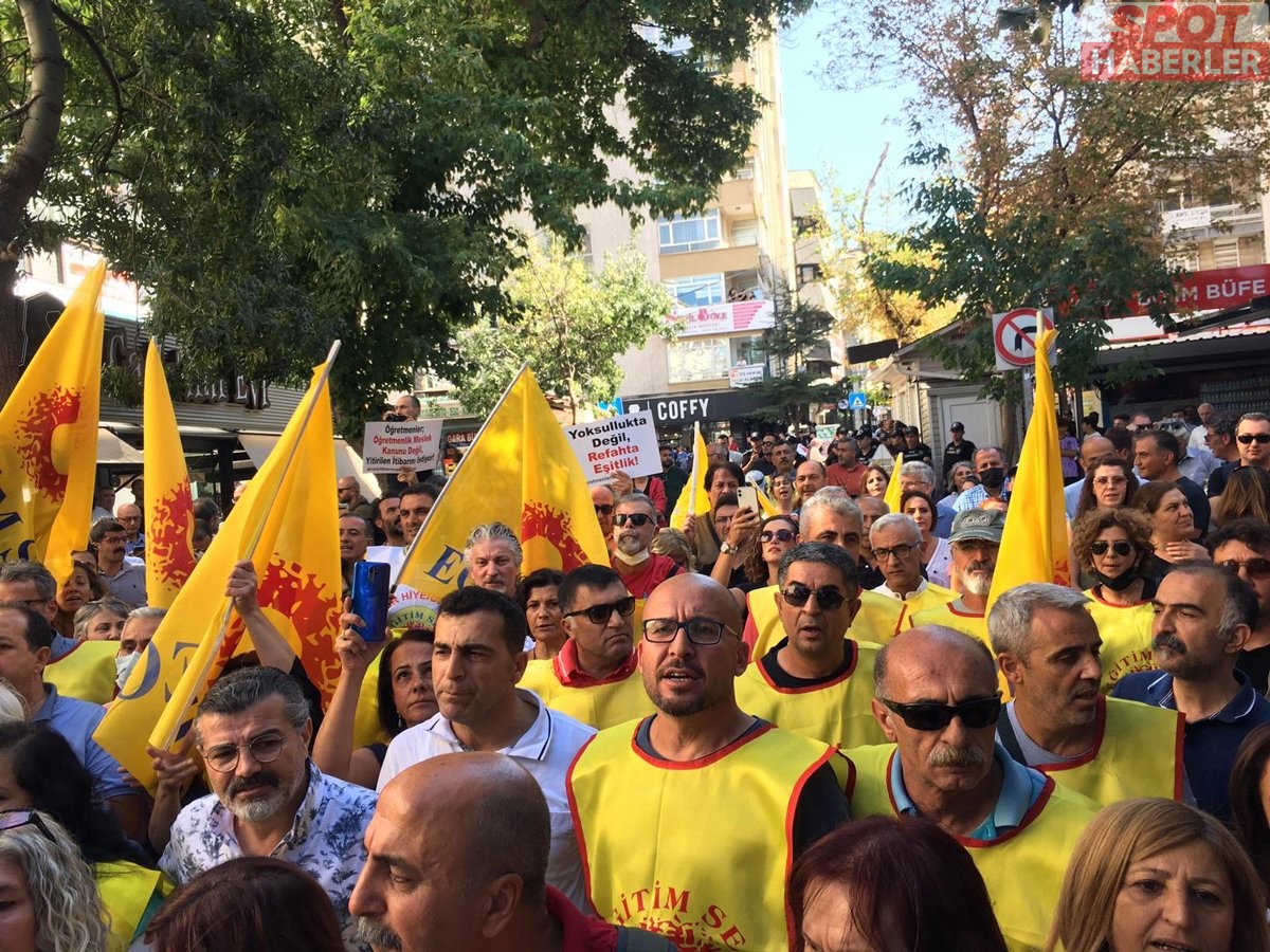 Milli Eğitim Bakanlığı’na yürüyen öğretmenlere yine polis müdahale etti