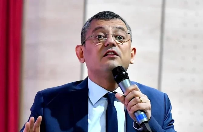 Özgür Özel, Erdoğan’ın çocuklarının da Türkiye’de okumadığını hatırlattı
