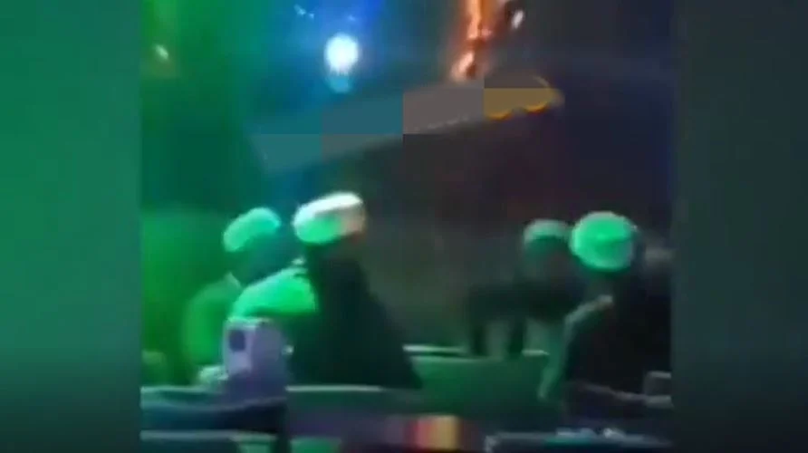 Tebliğciler bu sefer de pavyonda görüntülendi