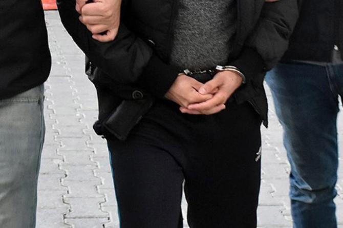 Gazeteciye ‘yayın politikası’ için ofisinde küfreden ve tehdit eden 2 kişiden 1’i tutuklandı
