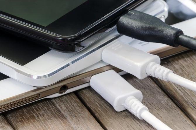 Akıllı telefonlara tek tip şarj girişi şartı geldi