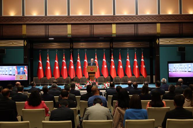 Erdoğan’dan başörtüsü açıklaması: Anayasa değişikliği için talimat verdik