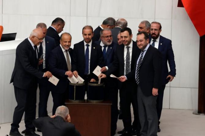 HDP ve CHP oylamaya katılmadı: Eski İçişleri Bakan Yardımcısı AYM üyeliğine seçildi