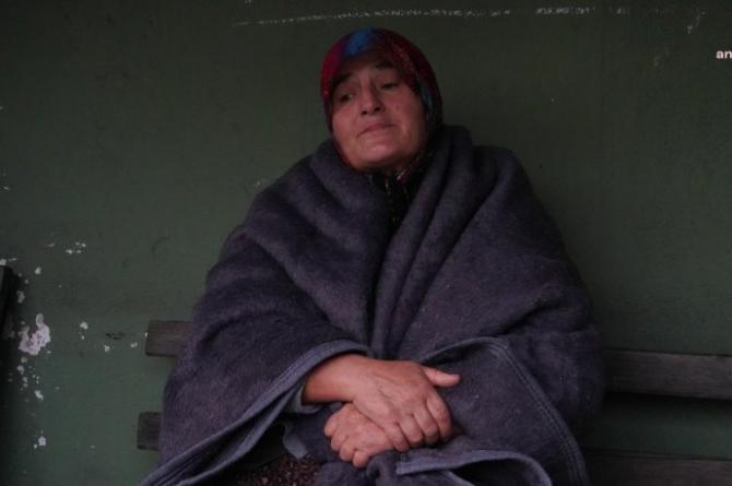 Bartın’da göçük altında kalan madencinin annesi: Oğlum saklandı da bir kenardan çıkacak diye bekliyorum