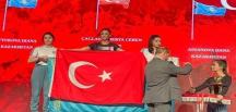 Türk ve Kazak sporcular arasında ‘bayrak’ krizi