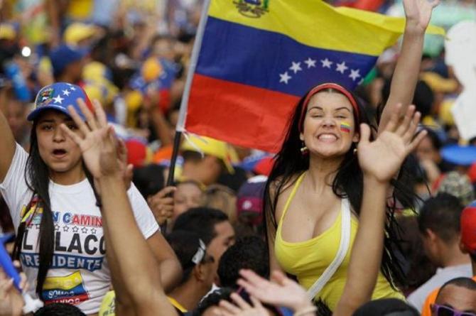Brezilya lideri Bolsonaro'nun, Venezuelalı kızlarla ilgili fuhuş çıkışı  büyük tepki çekti « Spot Haberler