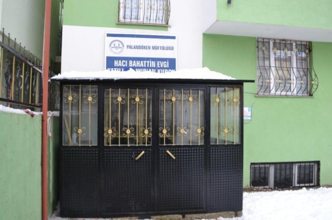 Kuran Kursu’nda istismar: Çocukların kafalarını Atatürk posterlerine vurmuşlar