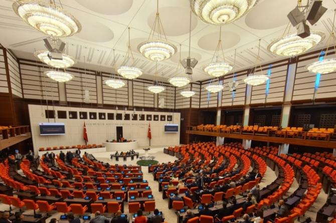 Dezenformasyon yasası meclisten geçti… Maddeler ne öngörüyor?