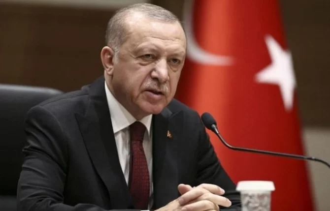 ‘Erdoğan, çalışma odasında iki TV kanalını izliyor’