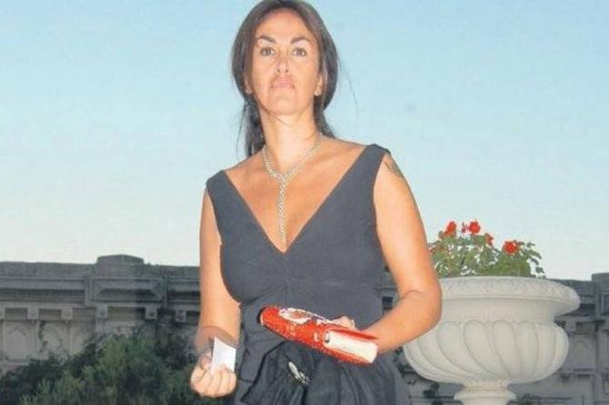 Topbaşların sosyetik torunu dolandırıldı