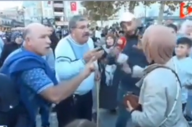 “Açım, geçinemiyorum” diyen yurttaşın yüzüne para attı!