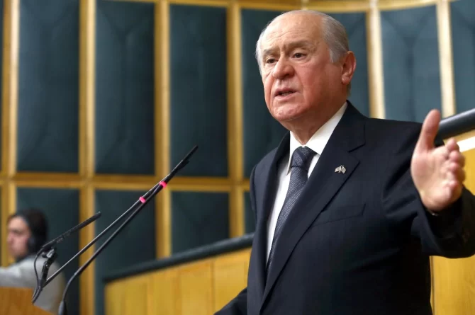 Bahçeli bir hafta önce söylediği sözleri unuttu: HDP’nin Türk siyaset ve demokrasi hayatında yer almasına tahammül edemiyoruz!