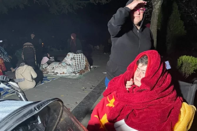 Fırsatçılar gene ortaya çıktı deprem acı gözyaşı dinlemedi