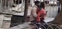 Kimseye aldırmadan Pendik’te bir parkta cinsel ilişkiye girdiler