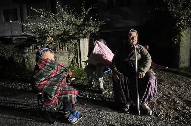 Düzce’de deprem: İstanbul, Ankara ve tüm çevre illerde hissedildi