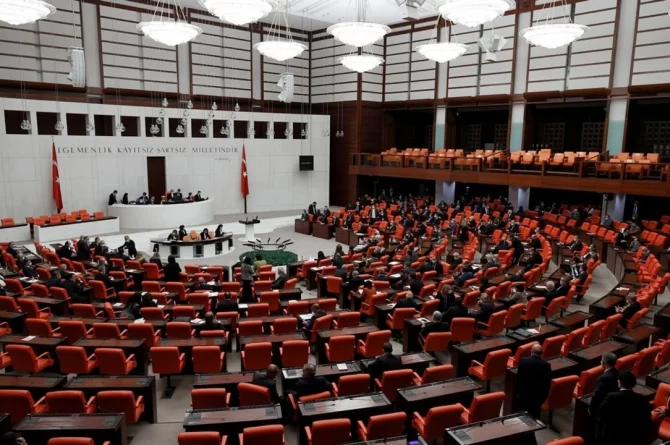 Kadına yönelik şiddetin araştırılması önerisi AKP ve MHP tarafından reddedildi