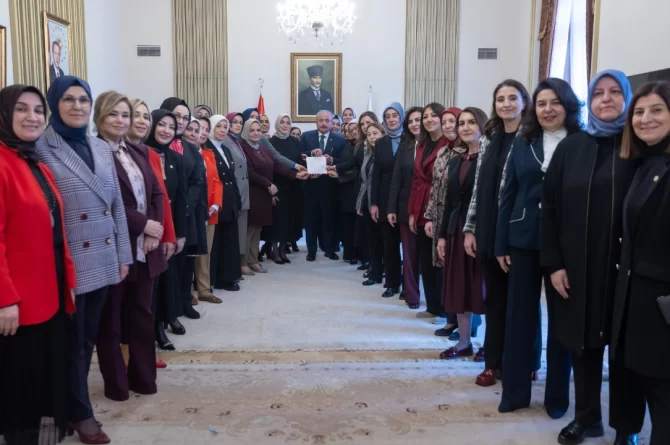 AKP’nin Anayasa teklifinden ‘çarşaf’ çıktı