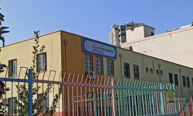 12 yaşındaki kız öğrenci, sınıf arkadaşını hortumla dövdükten sonra bıçaklayarak öldürdü