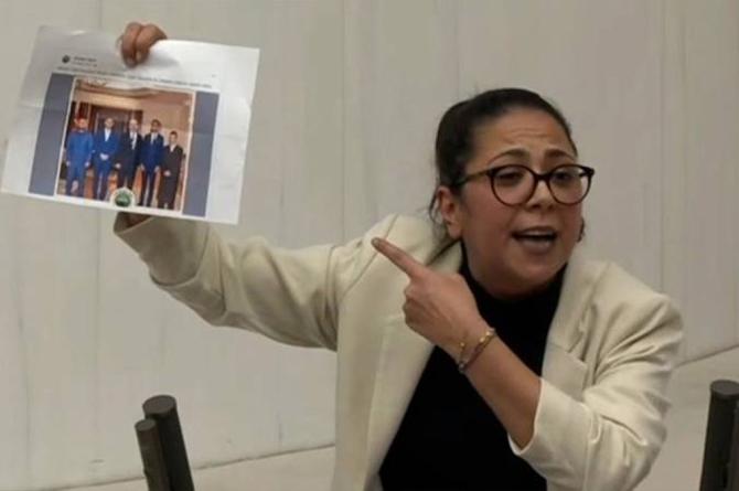 Sera Kadıgil’den bakanlara tarikat tepkisi: Bak elimde fotoğraf…