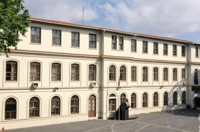 Çocuklar kimlere emanet! Müdür, istismarı örtbas etmeye çalıştı tepki gösterenler hakaretler yağdırdı