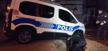 İzmir’i sağanak vurdu: Polis aracı yağmurda çukura düştü