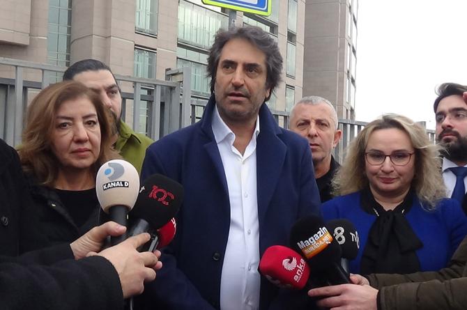 ‘Prestij Meselesi’ filminde ortalık karıştı! Adliye koridorlarında gergin anlar: “Utanmaz adam 20 sene sonra ortaya çıkıyorsun”