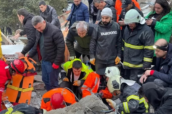 Zeydan Karalar’dan çağrı: ‘Sandviç, çorba ve su ihtiyacı var’