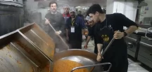 İtalyan Şef Danilo Zanna, depremzedeler için mutfağa girdi