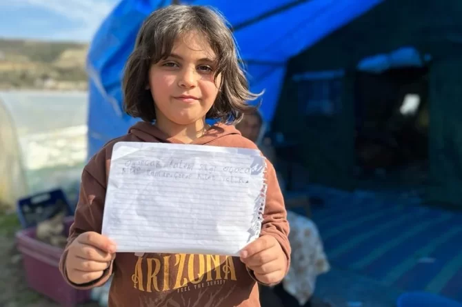 Afet bölgesinde yaşayan 7 yaşındaki Masal ihtiyaçları için mektup yazdı: Kalem, boya, oyuncak…