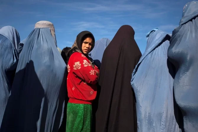 Afgan kadınlar Taliban kıskacında: Üniversiteler ‘erkeklere’ açıldı