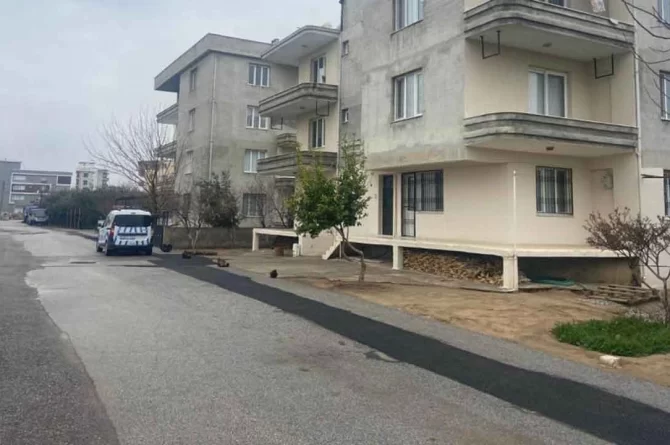 İzmir’de kadın cinayeti: Polislerin gözü önünde katledildi
