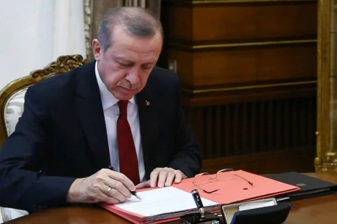 Erdoğan’dan gece yarısı çok sayıda görevden alma ve atama